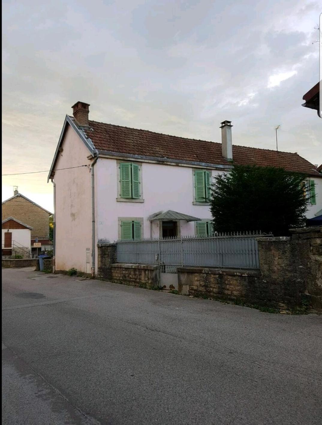 Maison Centre-Ville Calme Avec Jardin Lons-le-Saunier Exterior photo